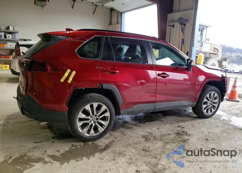 2021 Toyota Rav4 Xle Premium z USA, uszkodzony, nr VIN 2T3A1RFV1MW179000